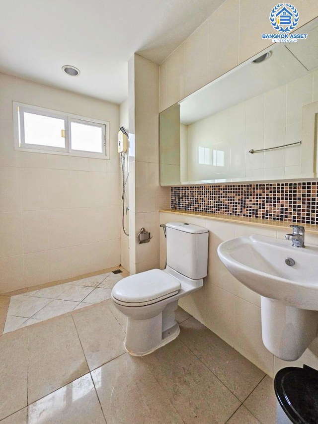 *****บ้านเดี่ยวมือสองนนทบุรี โครงการ เดอะเซนโทร รัตนาธิเบศร์ เนื้อที่กว้างเกือบ 51 ตร.ว. ฟังก์ชัน 3 ห้องนอน 3 ห้องน้ำ 2 ที่จอดรถ บ้านบิวท์อินพร้อมอยู่ สภาพแวดล้อมดี บนทำเลเดินทางสะดวก ใกล้รถไฟฟ้าสายสีม่วง "สถานีบางพลู" และทางด่วน "งามวงศ์วาน" จองเลย!