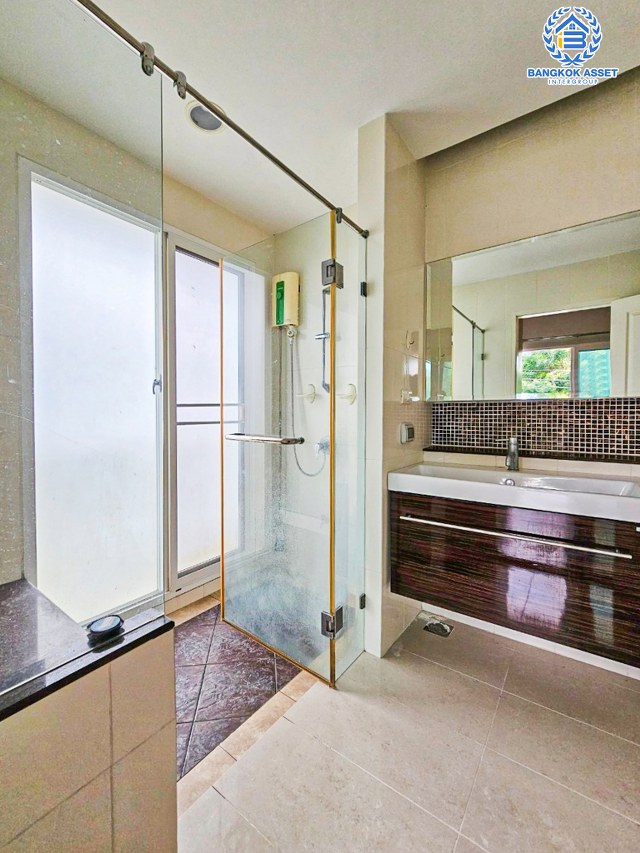 *****บ้านเดี่ยวมือสองนนทบุรี โครงการ เดอะเซนโทร รัตนาธิเบศร์ เนื้อที่กว้างเกือบ 51 ตร.ว. ฟังก์ชัน 3 ห้องนอน 3 ห้องน้ำ 2 ที่จอดรถ บ้านบิวท์อินพร้อมอยู่ สภาพแวดล้อมดี บนทำเลเดินทางสะดวก ใกล้รถไฟฟ้าสายสีม่วง "สถานีบางพลู" และทางด่วน "งามวงศ์วาน" จองเลย!