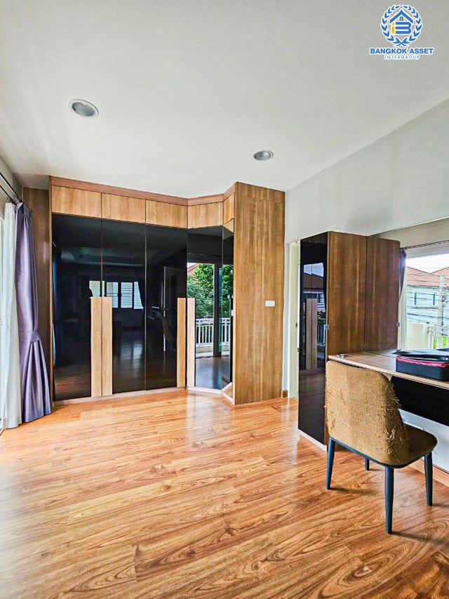 *****บ้านเดี่ยวมือสองนนทบุรี โครงการ เดอะเซนโทร รัตนาธิเบศร์ เนื้อที่กว้างเกือบ 51 ตร.ว. ฟังก์ชัน 3 ห้องนอน 3 ห้องน้ำ 2 ที่จอดรถ บ้านบิวท์อินพร้อมอยู่ สภาพแวดล้อมดี บนทำเลเดินทางสะดวก ใกล้รถไฟฟ้าสายสีม่วง "สถานีบางพลู" และทางด่วน "งามวงศ์วาน" จองเลย!