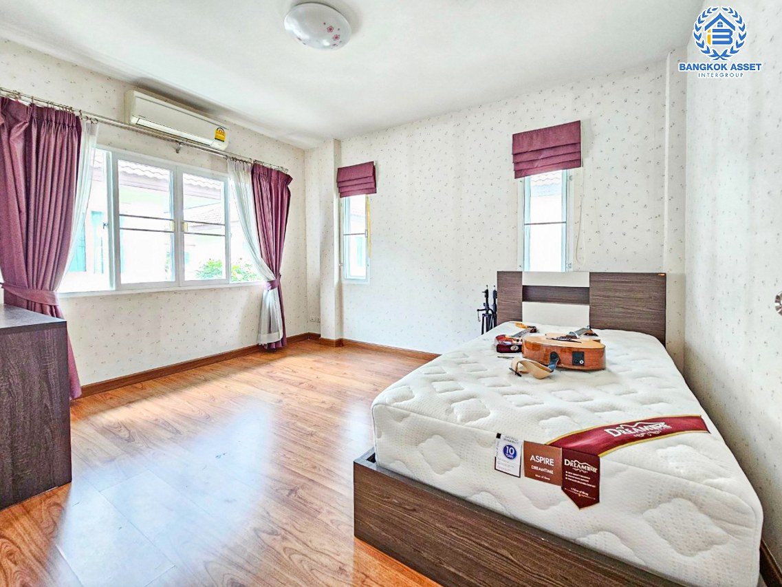 *****บ้านเดี่ยวมือสองนนทบุรี โครงการ เดอะเซนโทร รัตนาธิเบศร์ เนื้อที่กว้างเกือบ 51 ตร.ว. ฟังก์ชัน 3 ห้องนอน 3 ห้องน้ำ 2 ที่จอดรถ บ้านบิวท์อินพร้อมอยู่ สภาพแวดล้อมดี บนทำเลเดินทางสะดวก ใกล้รถไฟฟ้าสายสีม่วง "สถานีบางพลู" และทางด่วน "งามวงศ์วาน" จองเลย!