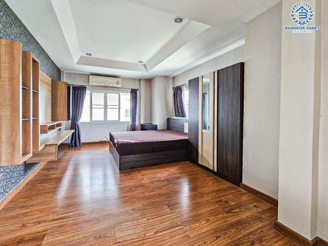 *****บ้านเดี่ยวมือสองนนทบุรี โครงการ เดอะเซนโทร รัตนาธิเบศร์ เนื้อที่กว้างเกือบ 51 ตร.ว. ฟังก์ชัน 3 ห้องนอน 3 ห้องน้ำ 2 ที่จอดรถ บ้านบิวท์อินพร้อมอยู่ สภาพแวดล้อมดี บนทำเลเดินทางสะดวก ใกล้รถไฟฟ้าสายสีม่วง "สถานีบางพลู" และทางด่วน "งามวงศ์วาน" จองเลย!