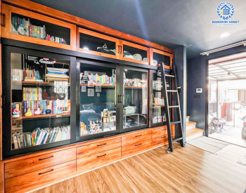 *****ทาวน์เฮ้าส์มือสอง โครงการ ซิกเนเจอร์ เรสซิเดนซ์ หลังมุม เนื้อที่กว้าง 33.30 ตร.ว. ฟังก์ชัน 3 ห้องนอน 4 ห้องน้ำ 2 ที่จอดรถ บ้านสภาพดีเยี่ยม ตกแต่งเรียบหรูพร้อมเข้าอยู่ บนทำเลเดินทางสะดวก เชื่อมต่อถนนราชพฤกษ์ ถนนกาญจนาภิเษก ใกล้รถไฟฟ้าสายสีเขียว "สถานีบางหว้า" และจุดขึ้นทางด่วน "ศรีรัช"