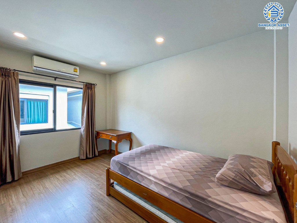 *****บ้านแฝดมือสอง โครงการ เซนโทร อ่อนนุช-สุวรรณภูมิ เนื้อที่กว้าง 35.50 ตร.ว. ฟังก์ชัน 3 ห้องนอน 2 ห้องน้ำ 1 ที่จอดรถ บ้านสภาพสวยพร้อมเข้าอยู่ บนทำเลเดินทางสะดวก เชื่อมต่อถนนลาดกระบัง ถนนกิ่งแก้ว ถนนวงแหวนรอบนอก(ตะวันออก) ใกล้ Airport Link "สถานีลาดกระบัง" และจุดขึ้นทางด่วน "บูรพาวิถี"