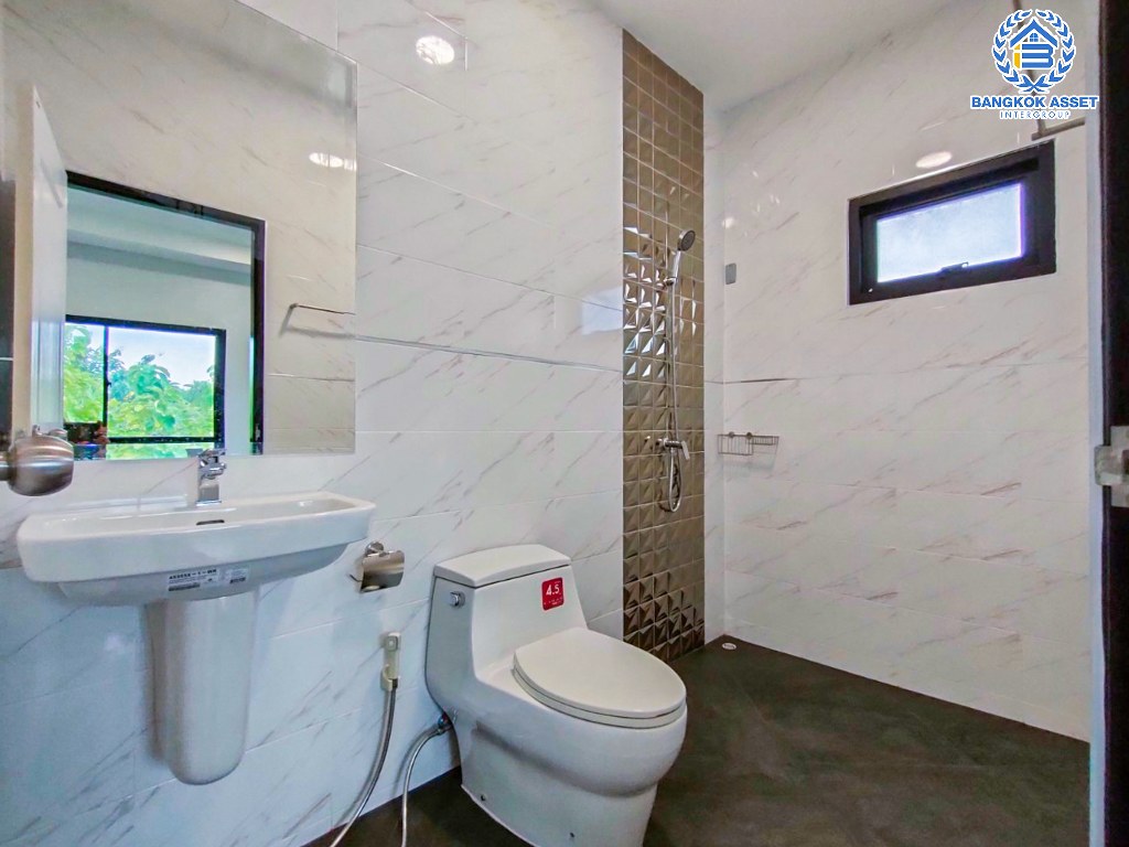 *****บ้านเดี่ยวมือสอง โครงการ เดอะโซเชียลพลัส เพชรเกษม-สามพราน เนื้อที่ 50.80 ตร.ว. ฟังก์ชัน 3 ห้องนอน 4 ห้องน้ำ 2 ที่จอดรถ ภายในสภาพดีเยี่ยม มีพื้นที่รอบบ้าน แถมฟรี! เครื่องปรับอากาศ บนทำเลเดินทางสะดวก เชื่อมต่อถนนเพชรเกษม ถนนบรมราชชนนี