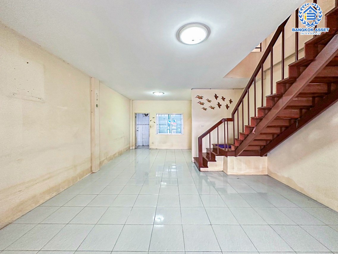 *****ทาวน์เฮ้าส์มือสองปทุมธานี โครงการ ฉัตรหลวง9 รังสิต-ปทุมธานี เนื้อที่เกือบ 20 ตร.ว. ฟังก์ชัน 3 ห้องนอน 3 ห้องน้ำ 1 ที่จอดรถ แถมฟรี! 2 เครื่องปรับอากาศ บนทำเลแห่งการเดินทาง เชื่อมต่อ ถนนรังสิต-ปทุมธานี, ถนนราชพฤกษ์, ถนนปทุมธานี-บางปะหัน จองเลย!