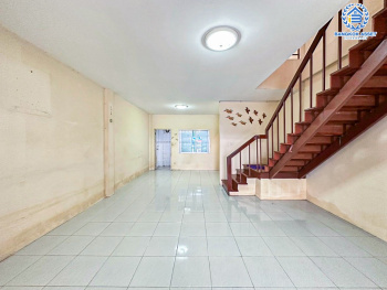 *****ทาวน์เฮ้าส์มือสองปทุมธานี โครงการ ฉัตรหลวง9 รังสิต-ปทุมธานี เนื้อที่เกือบ 20 ตร.ว. ฟังก์ชัน 3 ห้องนอน 3 ห้องน้ำ 1 ที่จอดรถ แถมฟรี! 2 เครื่องปรับอากาศ บนทำเลแห่งการเดินทาง เชื่อมต่อ ถนนรังสิต-ปทุมธานี, ถนนราชพฤกษ์, ถนนปทุมธานี-บางปะหัน จองเลย!