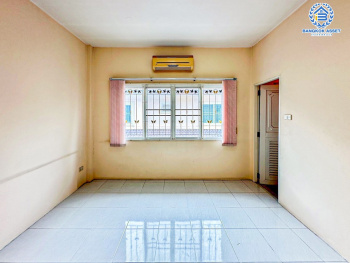 *****ทาวน์เฮ้าส์มือสองปทุมธานี โครงการ ฉัตรหลวง9 รังสิต-ปทุมธานี เนื้อที่เกือบ 20 ตร.ว. ฟังก์ชัน 3 ห้องนอน 3 ห้องน้ำ 1 ที่จอดรถ แถมฟรี! 2 เครื่องปรับอากาศ บนทำเลแห่งการเดินทาง เชื่อมต่อ ถนนรังสิต-ปทุมธานี, ถนนราชพฤกษ์, ถนนปทุมธานี-บางปะหัน จองเลย!