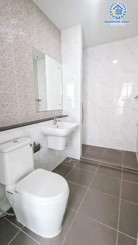 *****ทาวน์เฮ้าส์มือสองนนทบุรี โครงการ เดอะเมทโทร รัตนาธิเบศร์ หลังมุม! เนื้อที่กว้าง 20.3 ตร.ว. ฟังก์ชัน 3 ห้องนอน 2 ห้องน้ำ 2 ที่จอดรถ บ้านสภาพดี พร้อมเข้าอยู่ บนทำเลเดินทางสะดวก เชื่อมต่อถนนรัตนาธิเบศร์, ถนนบางกรวย-ไทรน้อย ใกล้รถไฟฟ้าสายสีม่วง "สถานีไทรม้า" และทางด่วน "งามวงศ์วาน"