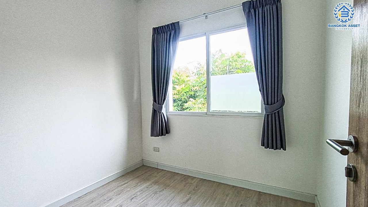 *****ทาวน์เฮ้าส์มือสองนนทบุรี โครงการ เดอะเมทโทร รัตนาธิเบศร์ หลังมุม! เนื้อที่กว้าง 20.3 ตร.ว. ฟังก์ชัน 3 ห้องนอน 2 ห้องน้ำ 2 ที่จอดรถ บ้านสภาพดี พร้อมเข้าอยู่ บนทำเลเดินทางสะดวก เชื่อมต่อถนนรัตนาธิเบศร์, ถนนบางกรวย-ไทรน้อย ใกล้รถไฟฟ้าสายสีม่วง "สถานีไทรม้า" และทางด่วน "งามวงศ์วาน"