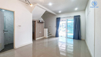 *****ทาวน์เฮ้าส์มือสองนนทบุรี โครงการ เดอะเมทโทร รัตนาธิเบศร์ หลังมุม! เนื้อที่กว้าง 20.3 ตร.ว. ฟังก์ชัน 3 ห้องนอน 2 ห้องน้ำ 2 ที่จอดรถ บ้านสภาพดี พร้อมเข้าอยู่ บนทำเลเดินทางสะดวก เชื่อมต่อถนนรัตนาธิเบศร์, ถนนบางกรวย-ไทรน้อย ใกล้รถไฟฟ้าสายสีม่วง "สถานีไทรม้า" และทางด่วน "งามวงศ์วาน"