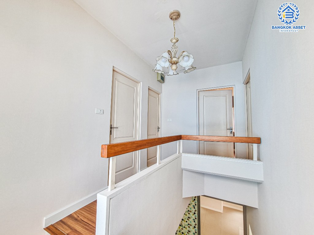 บ้านเดี่ยวมือสอง โครงการ ชัยพฤกษ์ บางใหญ่(เฟส3) เนื้อที่กว้าง 54 ตร.ว. ฟังก์ชัน 3 ห้องนอน 3 ห้องน้ำ 2 ที่จอดรถ บ้านสภาพสวย พร้อมเข้าอยู่ บนทำเลดี เชื่อมต่อถนนกาญจนาภิเษก ถนนรัตนาธิเบศร์ ถนนบางกรวย-ไทรน้อย ใกล้รถไฟฟ้าสายสีม่วง "สถานีคลองบางไผ่" และจุดขึ้นทางด่วน "กาญจนบุรีบางใหญ่"