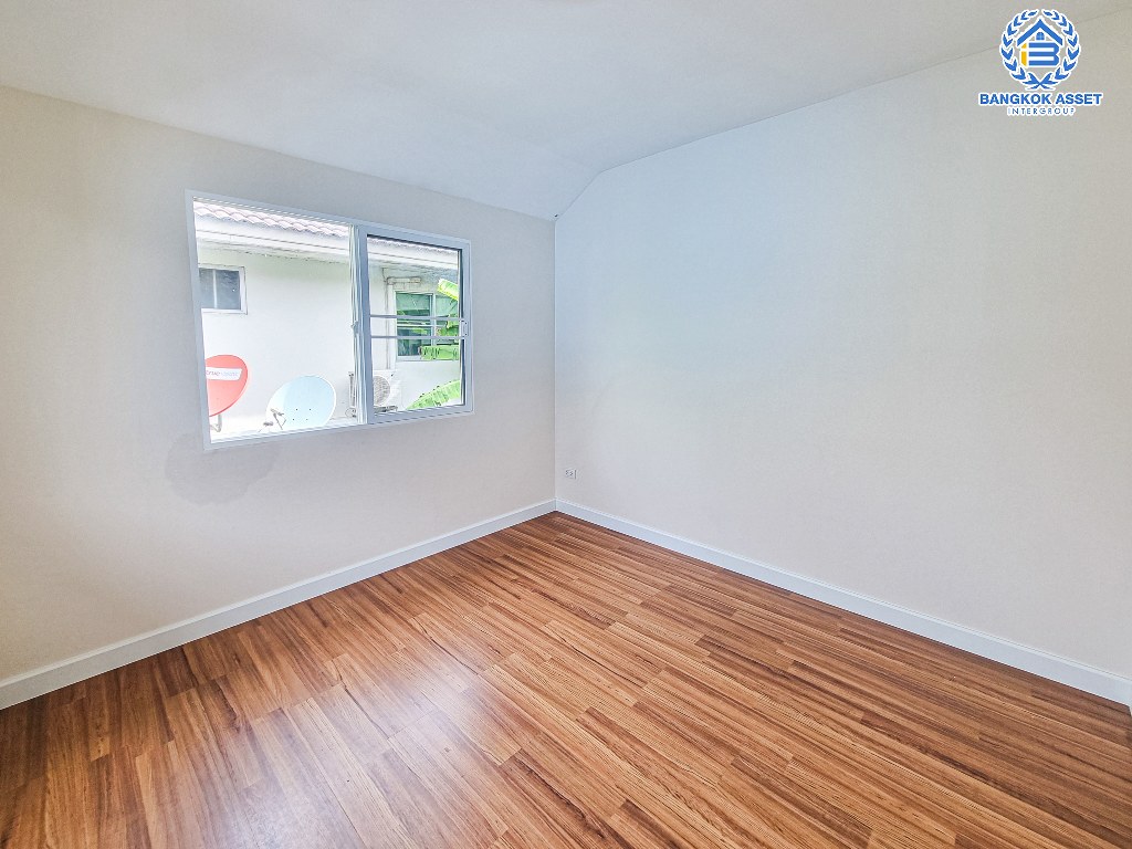 บ้านเดี่ยวมือสอง โครงการ ชัยพฤกษ์ บางใหญ่(เฟส3) เนื้อที่กว้าง 54 ตร.ว. ฟังก์ชัน 3 ห้องนอน 3 ห้องน้ำ 2 ที่จอดรถ บ้านสภาพสวย พร้อมเข้าอยู่ บนทำเลดี เชื่อมต่อถนนกาญจนาภิเษก ถนนรัตนาธิเบศร์ ถนนบางกรวย-ไทรน้อย ใกล้รถไฟฟ้าสายสีม่วง "สถานีคลองบางไผ่" และจุดขึ้นทางด่วน "กาญจนบุรีบางใหญ่"