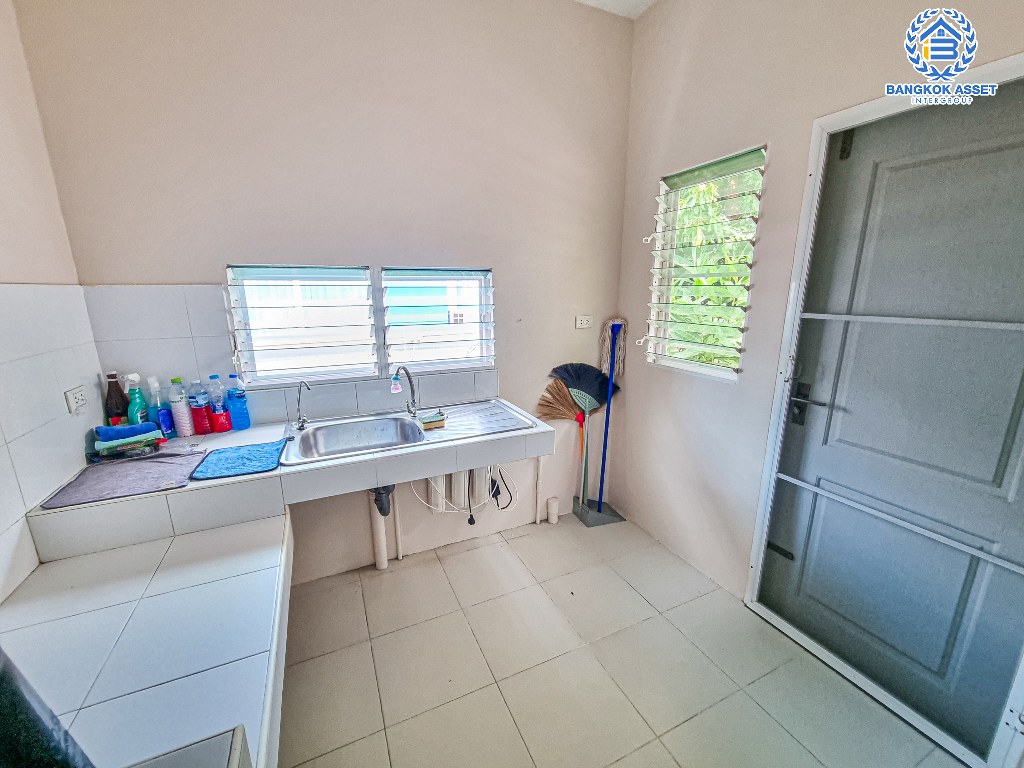 บ้านเดี่ยวมือสอง โครงการ ชัยพฤกษ์ บางใหญ่(เฟส3) เนื้อที่กว้าง 54 ตร.ว. ฟังก์ชัน 3 ห้องนอน 3 ห้องน้ำ 2 ที่จอดรถ บ้านสภาพสวย พร้อมเข้าอยู่ บนทำเลดี เชื่อมต่อถนนกาญจนาภิเษก ถนนรัตนาธิเบศร์ ถนนบางกรวย-ไทรน้อย ใกล้รถไฟฟ้าสายสีม่วง "สถานีคลองบางไผ่" และจุดขึ้นทางด่วน "กาญจนบุรีบางใหญ่"