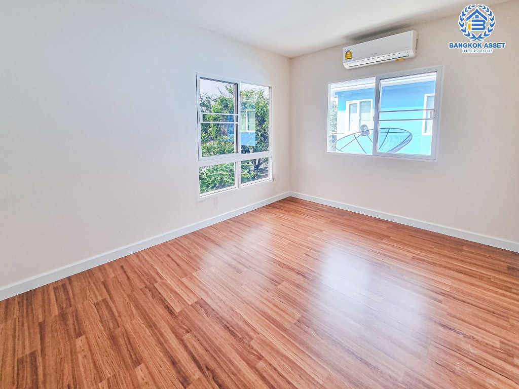 บ้านเดี่ยวมือสอง โครงการ ชัยพฤกษ์ บางใหญ่(เฟส3) เนื้อที่กว้าง 54 ตร.ว. ฟังก์ชัน 3 ห้องนอน 3 ห้องน้ำ 2 ที่จอดรถ บ้านสภาพสวย พร้อมเข้าอยู่ บนทำเลดี เชื่อมต่อถนนกาญจนาภิเษก ถนนรัตนาธิเบศร์ ถนนบางกรวย-ไทรน้อย ใกล้รถไฟฟ้าสายสีม่วง "สถานีคลองบางไผ่" และจุดขึ้นทางด่วน "กาญจนบุรีบางใหญ่"