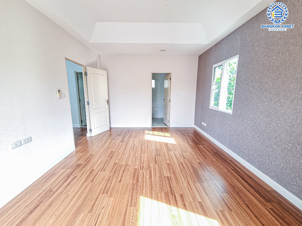 บ้านเดี่ยวมือสอง โครงการ ชัยพฤกษ์ บางใหญ่(เฟส3) เนื้อที่กว้าง 54 ตร.ว. ฟังก์ชัน 3 ห้องนอน 3 ห้องน้ำ 2 ที่จอดรถ บ้านสภาพสวย พร้อมเข้าอยู่ บนทำเลดี เชื่อมต่อถนนกาญจนาภิเษก ถนนรัตนาธิเบศร์ ถนนบางกรวย-ไทรน้อย ใกล้รถไฟฟ้าสายสีม่วง "สถานีคลองบางไผ่" และจุดขึ้นทางด่วน "กาญจนบุรีบางใหญ่"