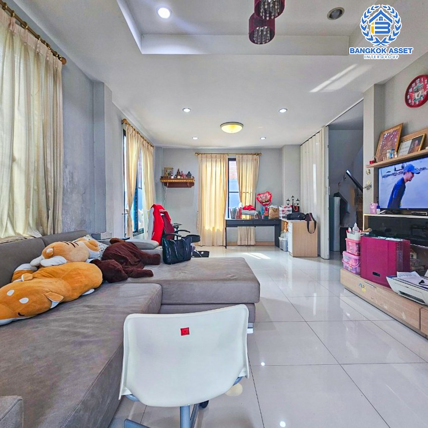 *****บ้านเดี่ยวมือสองกรุงเทพมหานคร โครงการ ปริญสิริ กาญจนาภิเษก เนื้อที่กว้าง 53.1 ตร.ว. ฟังก์ชัน 3 ห้องนอน 3 ห้องน้ำ 2 ที่จอดรถ แถมฟรี! 5 เครื่องปรับอากาศ 1 เครื่องทำน้ำอุ่น บนทำเลแห่งการเดินทาง เชื่อมต่อถนนเอกชัย, ถนนพระราม 2 ใกล้รถไฟฟ้าสายสีน้ำเงิน "สถานีหลักสอง" และทางด่วน "พระราม 2"