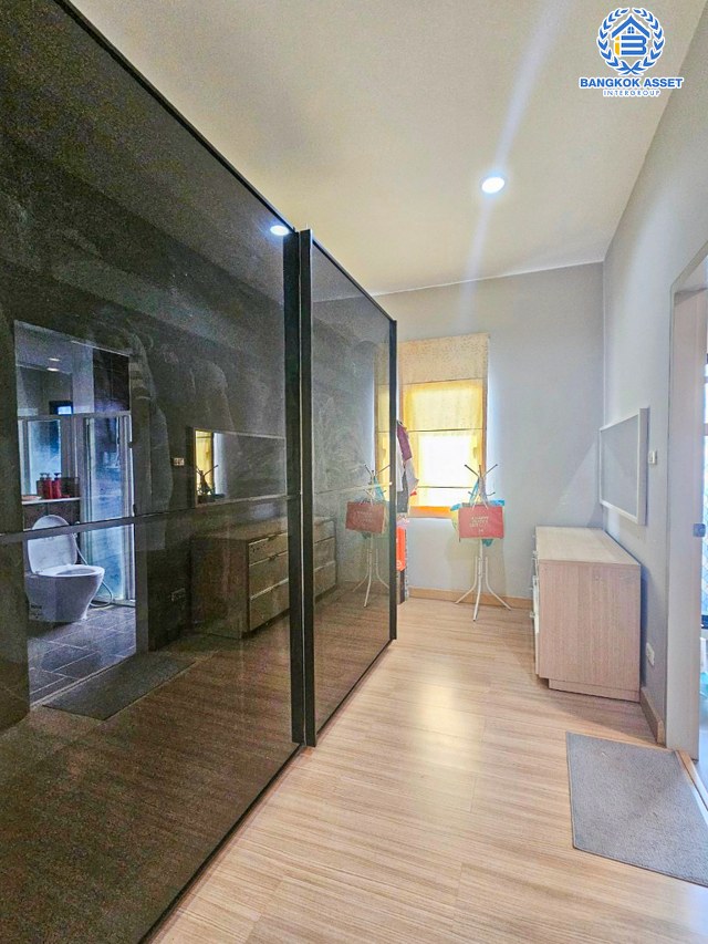 *****บ้านเดี่ยวมือสองกรุงเทพมหานคร โครงการ ปริญสิริ กาญจนาภิเษก เนื้อที่กว้าง 53.1 ตร.ว. ฟังก์ชัน 3 ห้องนอน 3 ห้องน้ำ 2 ที่จอดรถ แถมฟรี! 5 เครื่องปรับอากาศ 1 เครื่องทำน้ำอุ่น บนทำเลแห่งการเดินทาง เชื่อมต่อถนนเอกชัย, ถนนพระราม 2 ใกล้รถไฟฟ้าสายสีน้ำเงิน "สถานีหลักสอง" และทางด่วน "พระราม 2"