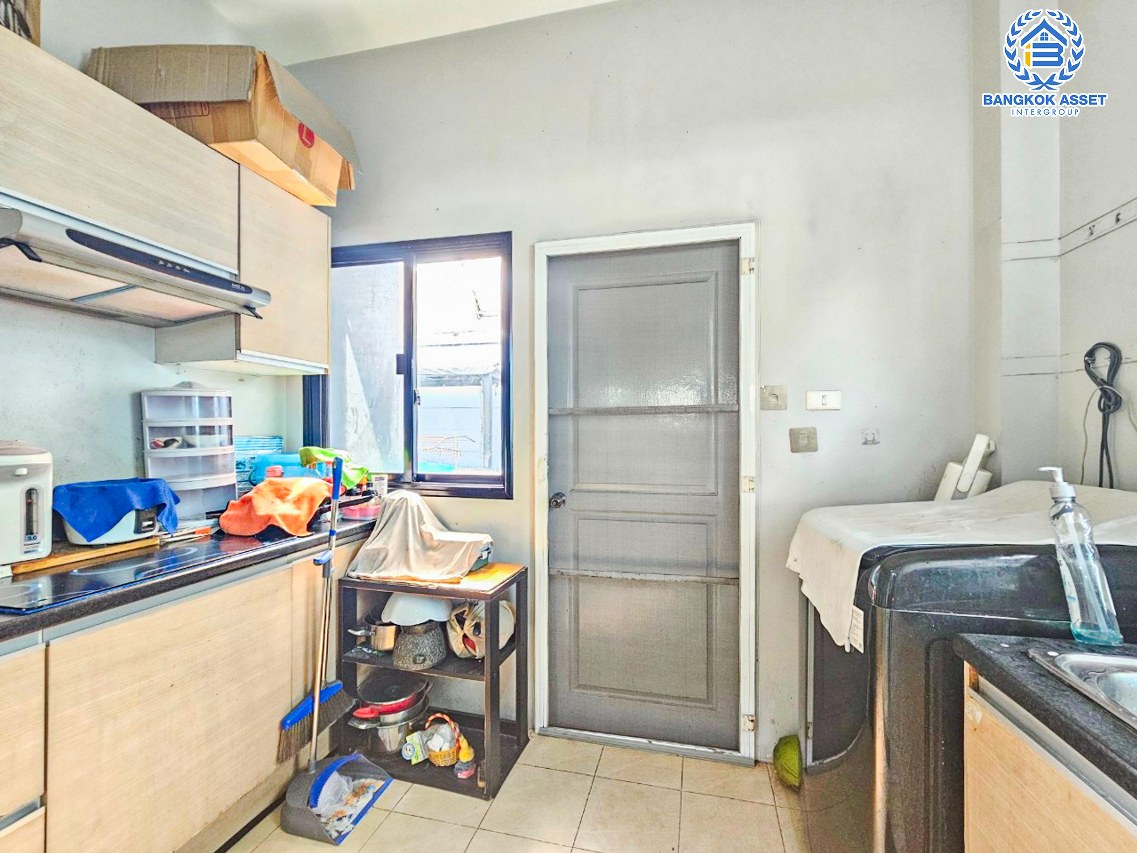 *****บ้านเดี่ยวมือสองกรุงเทพมหานคร โครงการ ปริญสิริ กาญจนาภิเษก เนื้อที่กว้าง 53.1 ตร.ว. ฟังก์ชัน 3 ห้องนอน 3 ห้องน้ำ 2 ที่จอดรถ แถมฟรี! 5 เครื่องปรับอากาศ 1 เครื่องทำน้ำอุ่น บนทำเลแห่งการเดินทาง เชื่อมต่อถนนเอกชัย, ถนนพระราม 2 ใกล้รถไฟฟ้าสายสีน้ำเงิน "สถานีหลักสอง" และทางด่วน "พระราม 2"