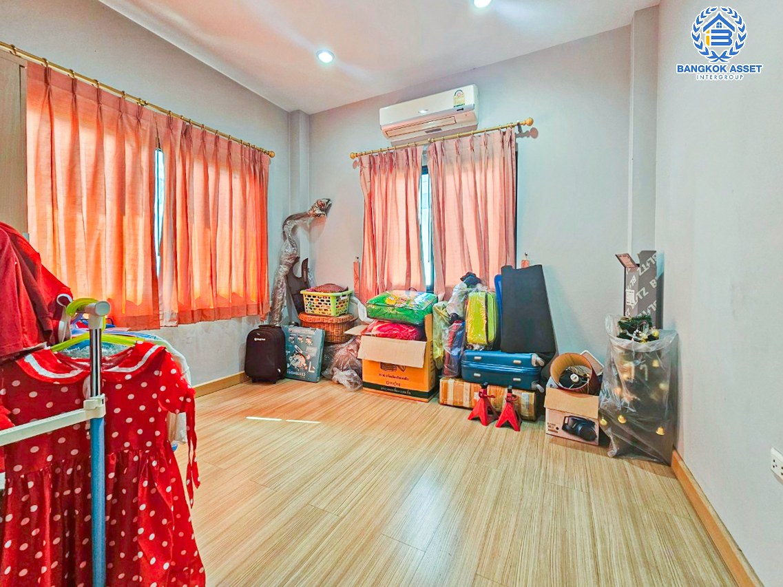 *****บ้านเดี่ยวมือสองกรุงเทพมหานคร โครงการ ปริญสิริ กาญจนาภิเษก เนื้อที่กว้าง 53.1 ตร.ว. ฟังก์ชัน 3 ห้องนอน 3 ห้องน้ำ 2 ที่จอดรถ แถมฟรี! 5 เครื่องปรับอากาศ 1 เครื่องทำน้ำอุ่น บนทำเลแห่งการเดินทาง เชื่อมต่อถนนเอกชัย, ถนนพระราม 2 ใกล้รถไฟฟ้าสายสีน้ำเงิน "สถานีหลักสอง" และทางด่วน "พระราม 2"