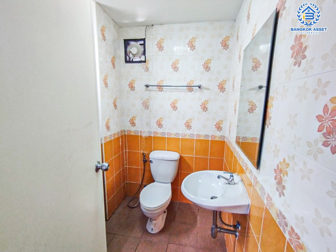 *****บ้านเดี่ยวมือสองกรุงเทพมหานคร หมู่บ้าน พระราม2 ซอย3 แยก2 พระราม2 เนื้อที่กว้างมากถึง 100 ตร.ว. ฟังก์ชัน 5 ห้องนอน 5 ห้องน้ำ 2 ที่จอดรถ แถมฟรี! 5 เครื่องปรับอากาศ บนทำเลเดินทางสะดวก เชื่อมต่อ ถนนพระราม2, ถนนสุขสวัสดิ์ ใกล้จุดขึ้นทางด่วน "พระราม2" จองเลย!