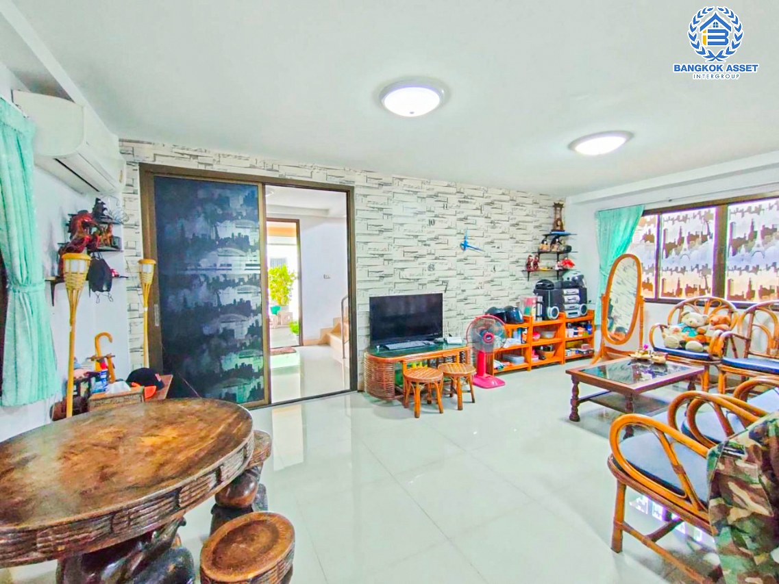 *****บ้านเดี่ยวมือสองกรุงเทพมหานคร หมู่บ้าน พระราม2 ซอย3 แยก2 พระราม2 เนื้อที่กว้างมากถึง 100 ตร.ว. ฟังก์ชัน 5 ห้องนอน 5 ห้องน้ำ 2 ที่จอดรถ แถมฟรี! 5 เครื่องปรับอากาศ บนทำเลเดินทางสะดวก เชื่อมต่อ ถนนพระราม2, ถนนสุขสวัสดิ์ ใกล้จุดขึ้นทางด่วน "พระราม2" จองเลย!