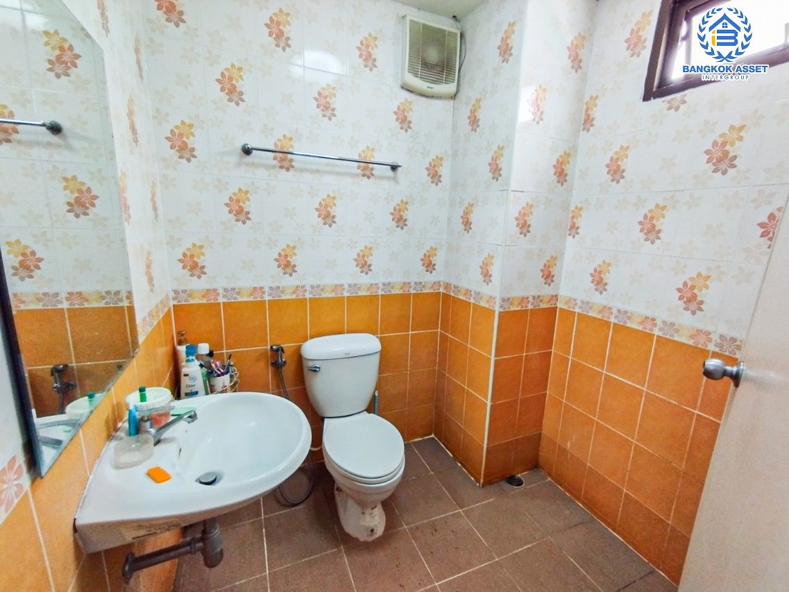 *****บ้านเดี่ยวมือสองกรุงเทพมหานคร หมู่บ้าน พระราม2 ซอย3 แยก2 พระราม2 เนื้อที่กว้างมากถึง 100 ตร.ว. ฟังก์ชัน 5 ห้องนอน 5 ห้องน้ำ 2 ที่จอดรถ แถมฟรี! 5 เครื่องปรับอากาศ บนทำเลเดินทางสะดวก เชื่อมต่อ ถนนพระราม2, ถนนสุขสวัสดิ์ ใกล้จุดขึ้นทางด่วน "พระราม2" จองเลย!