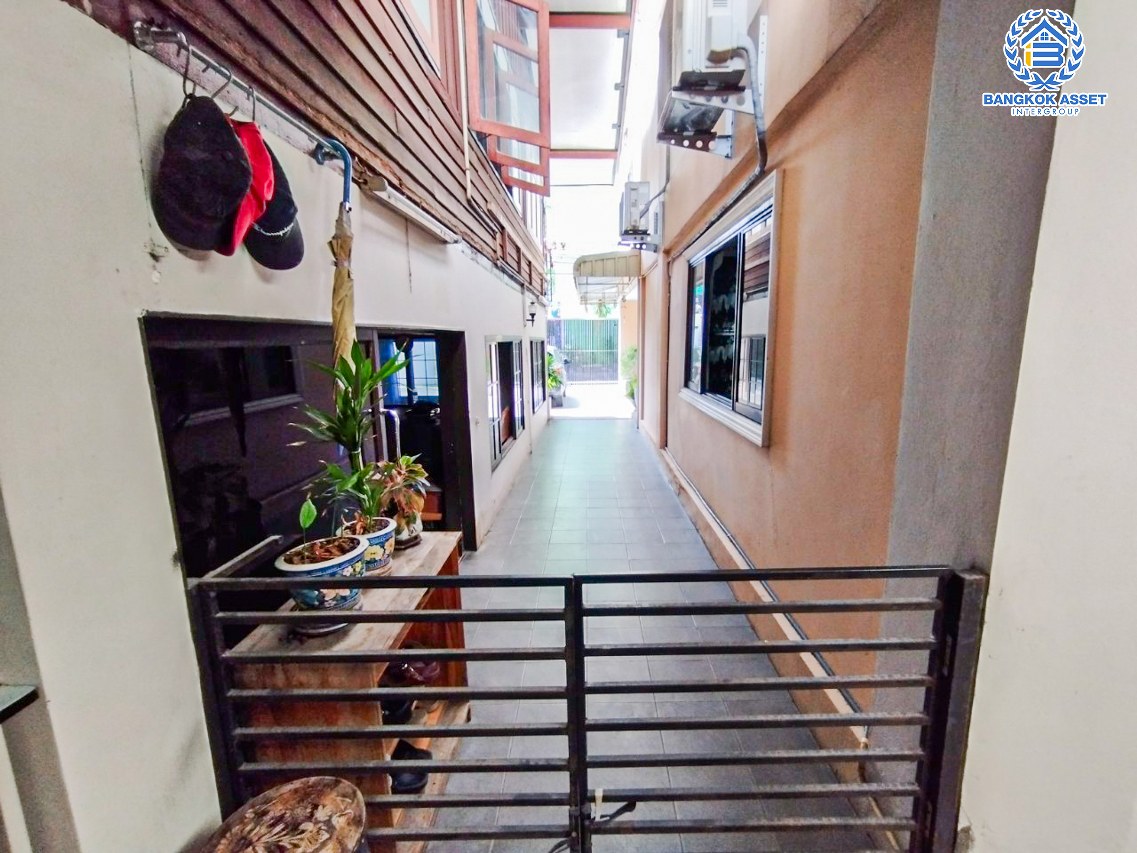 *****บ้านเดี่ยวมือสองกรุงเทพมหานคร หมู่บ้าน พระราม2 ซอย3 แยก2 พระราม2 เนื้อที่กว้างมากถึง 100 ตร.ว. ฟังก์ชัน 5 ห้องนอน 5 ห้องน้ำ 2 ที่จอดรถ แถมฟรี! 5 เครื่องปรับอากาศ บนทำเลเดินทางสะดวก เชื่อมต่อ ถนนพระราม2, ถนนสุขสวัสดิ์ ใกล้จุดขึ้นทางด่วน "พระราม2" จองเลย!