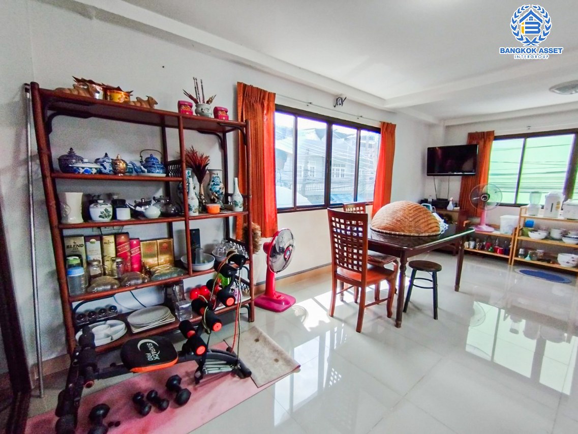 *****บ้านเดี่ยวมือสองกรุงเทพมหานคร หมู่บ้าน พระราม2 ซอย3 แยก2 พระราม2 เนื้อที่กว้างมากถึง 100 ตร.ว. ฟังก์ชัน 5 ห้องนอน 5 ห้องน้ำ 2 ที่จอดรถ แถมฟรี! 5 เครื่องปรับอากาศ บนทำเลเดินทางสะดวก เชื่อมต่อ ถนนพระราม2, ถนนสุขสวัสดิ์ ใกล้จุดขึ้นทางด่วน "พระราม2" จองเลย!