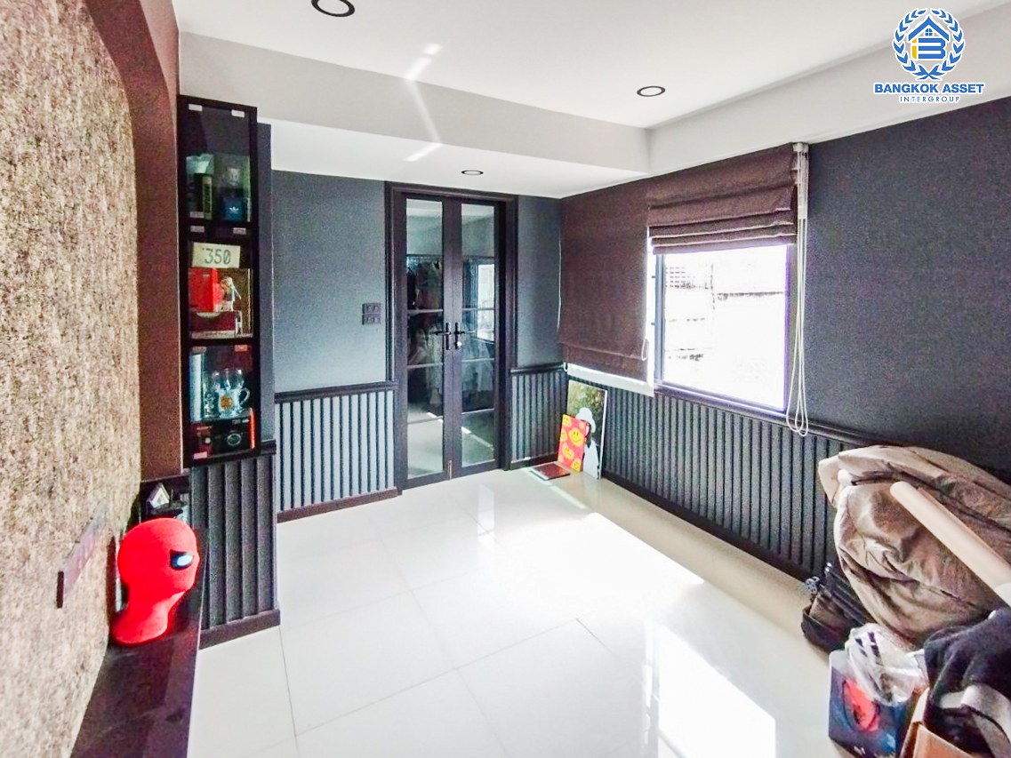 *****บ้านเดี่ยวมือสองกรุงเทพมหานคร หมู่บ้าน พระราม2 ซอย3 แยก2 พระราม2 เนื้อที่กว้างมากถึง 100 ตร.ว. ฟังก์ชัน 5 ห้องนอน 5 ห้องน้ำ 2 ที่จอดรถ แถมฟรี! 5 เครื่องปรับอากาศ บนทำเลเดินทางสะดวก เชื่อมต่อ ถนนพระราม2, ถนนสุขสวัสดิ์ ใกล้จุดขึ้นทางด่วน "พระราม2" จองเลย!