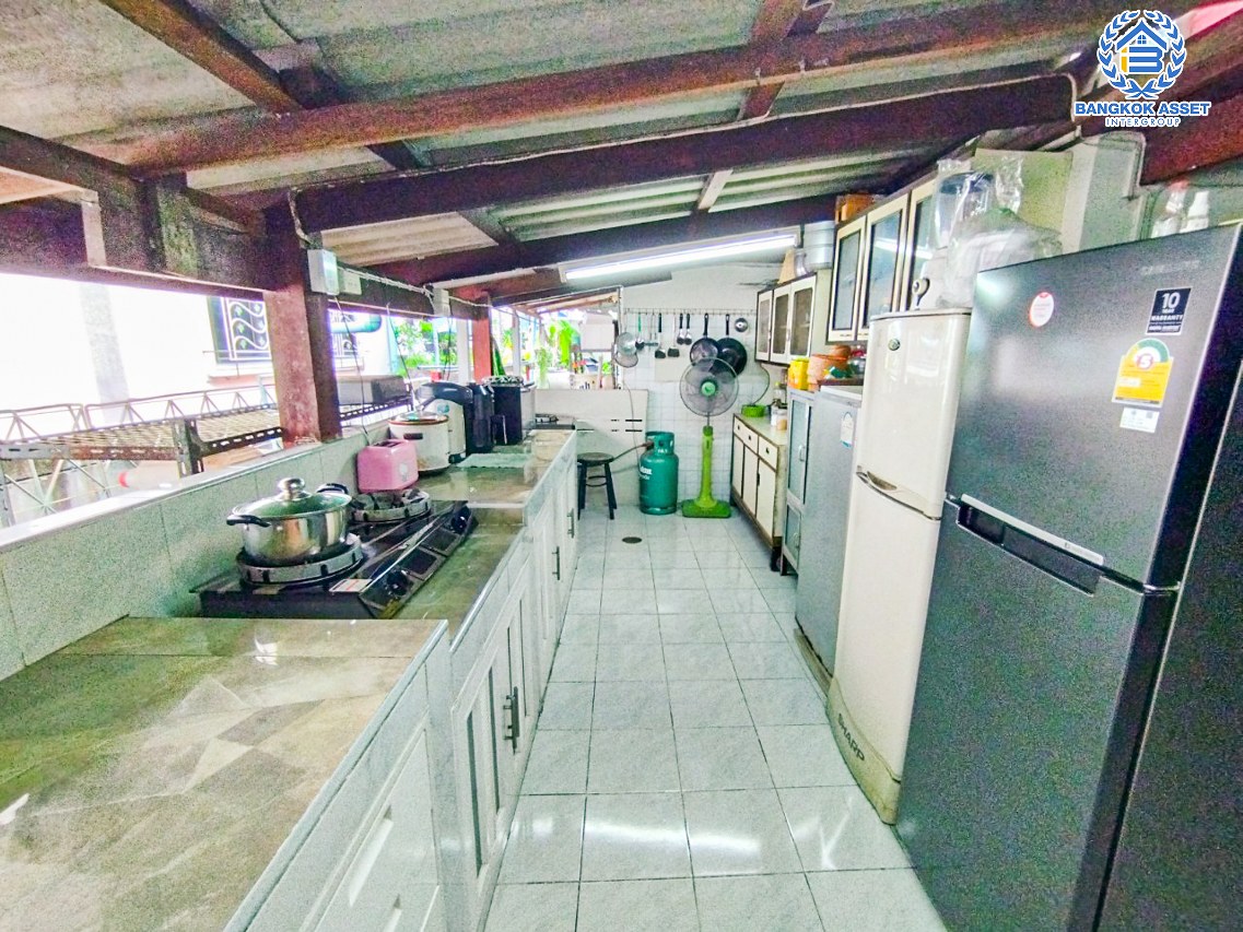 *****บ้านเดี่ยวมือสองกรุงเทพมหานคร หมู่บ้าน พระราม2 ซอย3 แยก2 พระราม2 เนื้อที่กว้างมากถึง 100 ตร.ว. ฟังก์ชัน 5 ห้องนอน 5 ห้องน้ำ 2 ที่จอดรถ แถมฟรี! 5 เครื่องปรับอากาศ บนทำเลเดินทางสะดวก เชื่อมต่อ ถนนพระราม2, ถนนสุขสวัสดิ์ ใกล้จุดขึ้นทางด่วน "พระราม2" จองเลย!