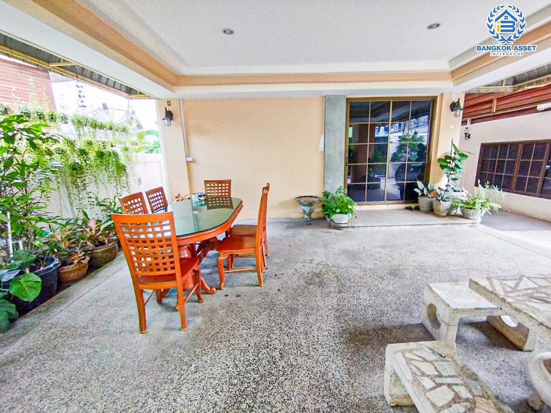 *****บ้านเดี่ยวมือสองกรุงเทพมหานคร หมู่บ้าน พระราม2 ซอย3 แยก2 พระราม2 เนื้อที่กว้างมากถึง 100 ตร.ว. ฟังก์ชัน 5 ห้องนอน 5 ห้องน้ำ 2 ที่จอดรถ แถมฟรี! 5 เครื่องปรับอากาศ บนทำเลเดินทางสะดวก เชื่อมต่อ ถนนพระราม2, ถนนสุขสวัสดิ์ ใกล้จุดขึ้นทางด่วน "พระราม2" จองเลย!