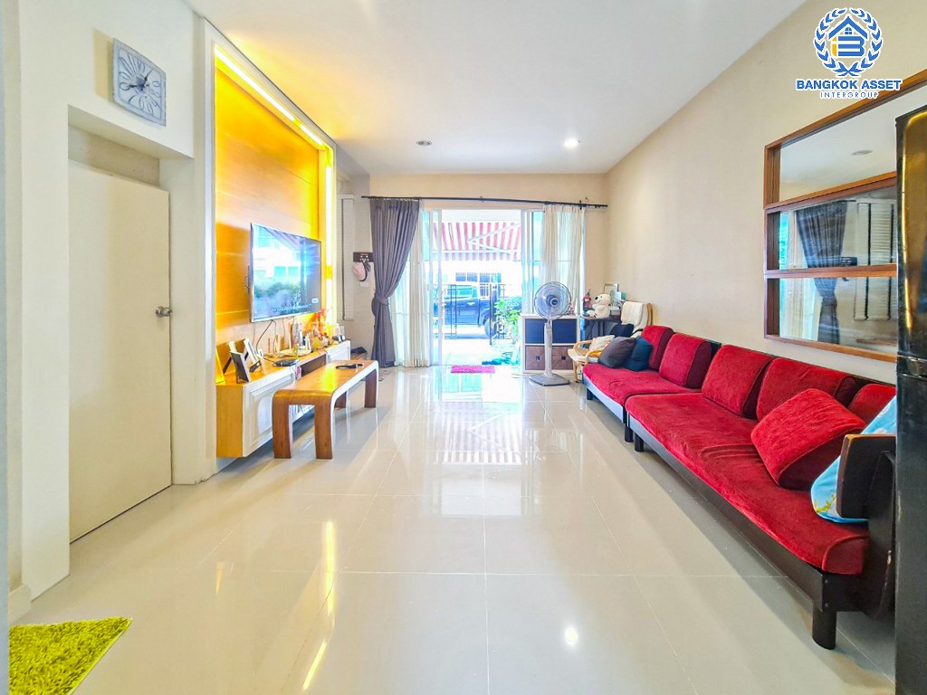 *****ทาวน์โฮม 3 ชั้นมือสอง โครงการ บ้านกลางเมือง ลาดพร้าว87 หลังมุม เนื้อที่ 20 ตร.ว. ฟังก์ชัน 3 ห้องนอน 3 ห้องน้ำ 2 ที่จอดรถ บนทำเลใกล้เมือง เดินทางสะดวกสบาย เชื่อมต่อถนนลาดพร้าว87 ถนนโพธิ์แก้ว ถนนนวมินทร์ ใกล้รถไฟฟ้าสายสีเหลือง "สถานีลาดพร้าว" และจุดขึ้นทางด่วน "รามอินทรา-อาจณรงค์"