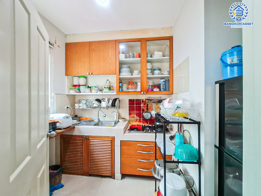 *****ทาวน์โฮม 3 ชั้นมือสอง โครงการ บ้านกลางเมือง ลาดพร้าว87 หลังมุม เนื้อที่ 20 ตร.ว. ฟังก์ชัน 3 ห้องนอน 3 ห้องน้ำ 2 ที่จอดรถ บนทำเลใกล้เมือง เดินทางสะดวกสบาย เชื่อมต่อถนนลาดพร้าว87 ถนนโพธิ์แก้ว ถนนนวมินทร์ ใกล้รถไฟฟ้าสายสีเหลือง "สถานีลาดพร้าว" และจุดขึ้นทางด่วน "รามอินทรา-อาจณรงค์"