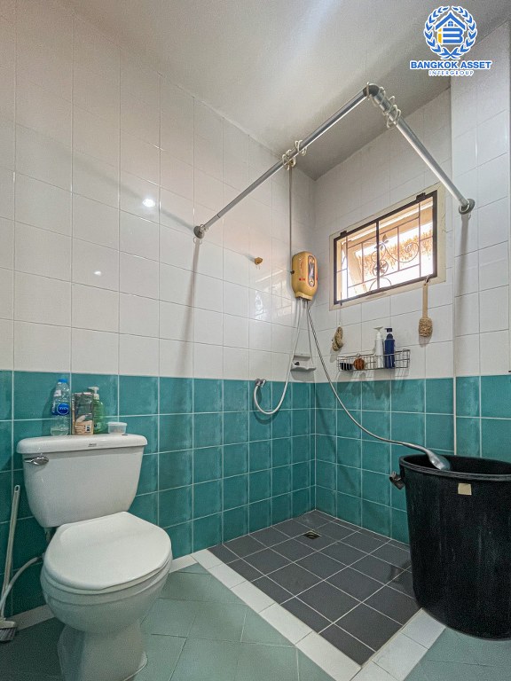 *****บ้านเดี่ยวมือสอง โครงการ ทิพย์พิมาน ติวานนท์-วงแหวน เนื้อที่กว้าง 67.60 ตร.ว. ฟังก์ชัน 5 ห้องนอน 2 ห้องน้ำ 2 ที่จอดรถ รอบบ้านมีพื้นที่กว้างขวาง โครงการตั้งบนทำเลเดินทางสะดวก เชื่อมต่อถนนชัยพฤกษ์ ถนนกาญจนาภิเษก ถนนบางกรวย-ไทรน้อย