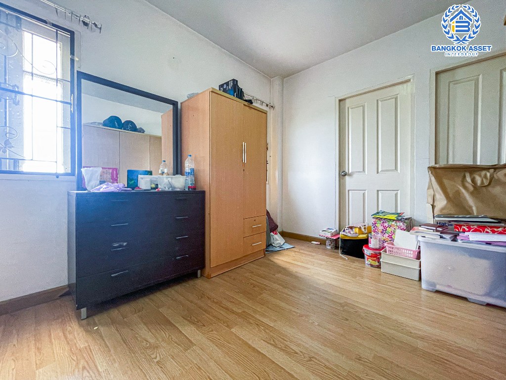 *****บ้านเดี่ยวมือสอง โครงการ ทิพย์พิมาน ติวานนท์-วงแหวน เนื้อที่กว้าง 67.60 ตร.ว. ฟังก์ชัน 5 ห้องนอน 2 ห้องน้ำ 2 ที่จอดรถ รอบบ้านมีพื้นที่กว้างขวาง โครงการตั้งบนทำเลเดินทางสะดวก เชื่อมต่อถนนชัยพฤกษ์ ถนนกาญจนาภิเษก ถนนบางกรวย-ไทรน้อย