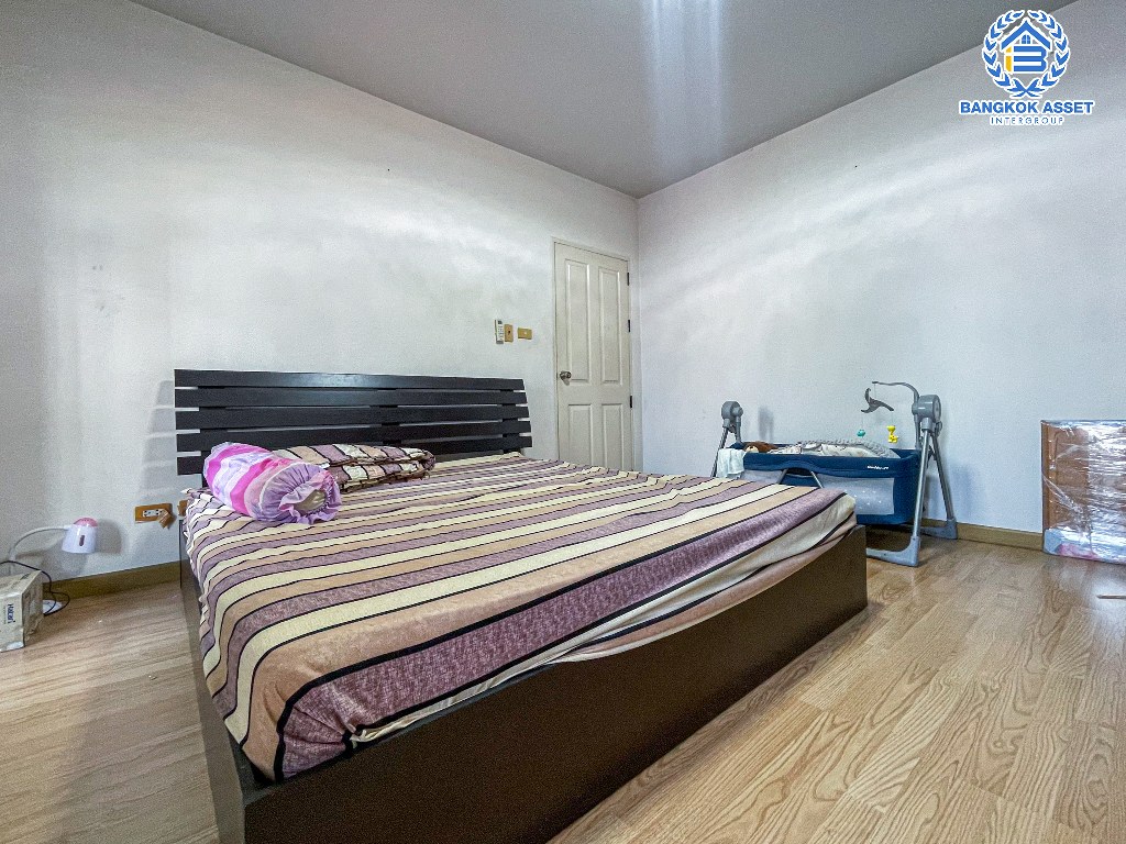 *****บ้านเดี่ยวมือสอง โครงการ ทิพย์พิมาน ติวานนท์-วงแหวน เนื้อที่กว้าง 67.60 ตร.ว. ฟังก์ชัน 5 ห้องนอน 2 ห้องน้ำ 2 ที่จอดรถ รอบบ้านมีพื้นที่กว้างขวาง โครงการตั้งบนทำเลเดินทางสะดวก เชื่อมต่อถนนชัยพฤกษ์ ถนนกาญจนาภิเษก ถนนบางกรวย-ไทรน้อย