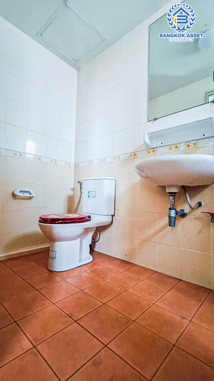 *****บ้าน 3 ชั้นมือสอง อาคารพาณิชย์พัทยา-เขาน้อย เนื้อที่ 26.70 ตร.ว. ฟังก์ชัน 3 ห้องนอน 3 ห้องน้ำ ภายในสภาพดี เหมาะสำหรับเปิดกิจการ หรือเปิดเป็น Home Office บนทำเลเดินทางสะดวก เชื่อมต่อหลากหลลายเส้นทาง เช่น ถนนบุญสัมพันธ์ ถนนเขาตาโล ถนนสุขุมวิท