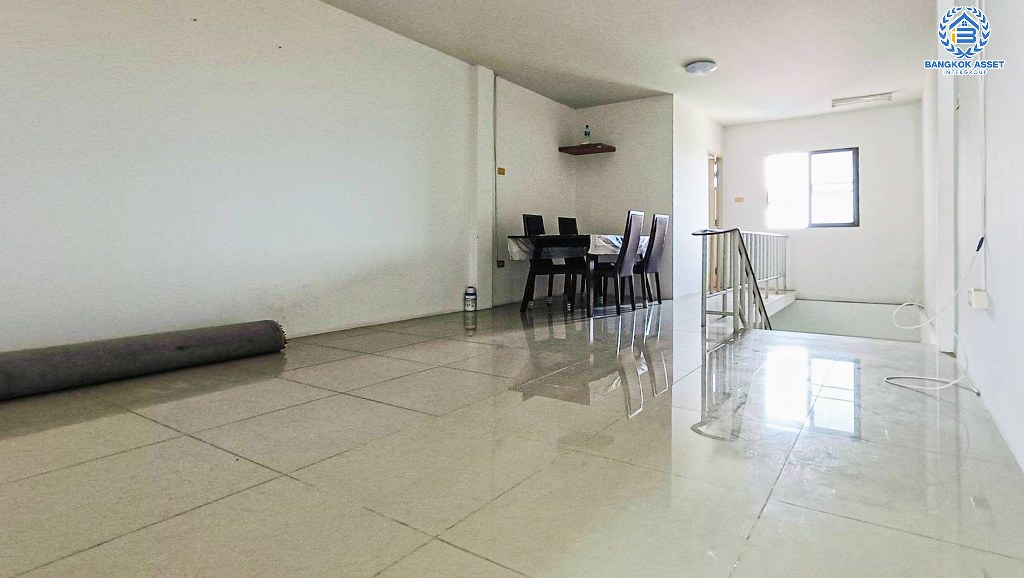 *****บ้าน 3 ชั้นมือสอง อาคารพาณิชย์พัทยา-เขาน้อย เนื้อที่ 26.70 ตร.ว. ฟังก์ชัน 3 ห้องนอน 3 ห้องน้ำ ภายในสภาพดี เหมาะสำหรับเปิดกิจการ หรือเปิดเป็น Home Office บนทำเลเดินทางสะดวก เชื่อมต่อหลากหลลายเส้นทาง เช่น ถนนบุญสัมพันธ์ ถนนเขาตาโล ถนนสุขุมวิท