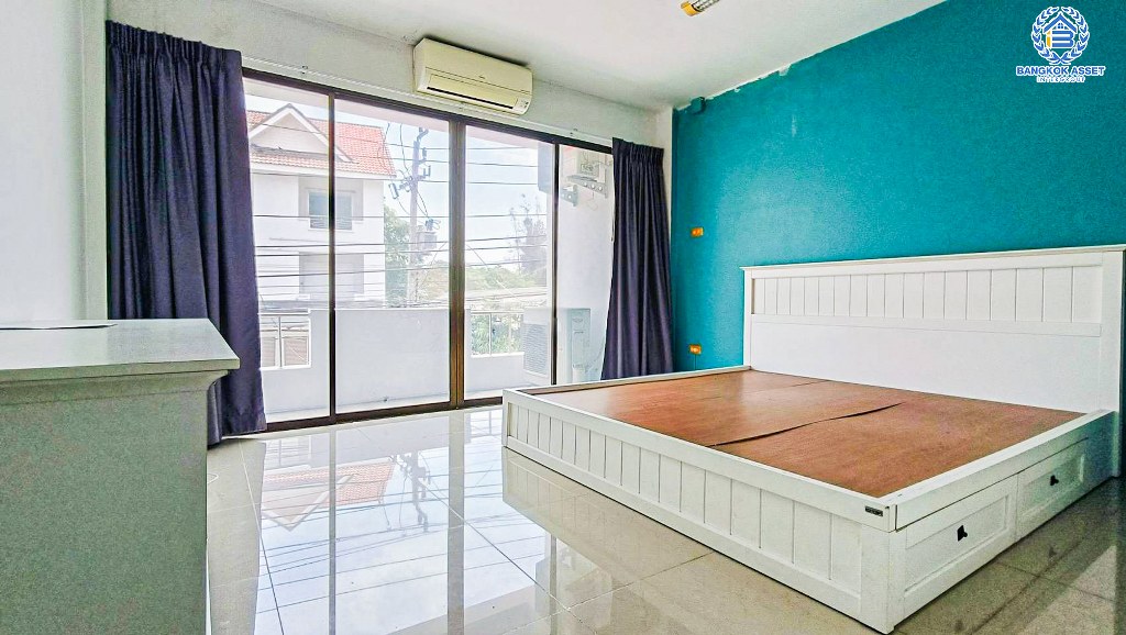 *****บ้าน 3 ชั้นมือสอง อาคารพาณิชย์พัทยา-เขาน้อย เนื้อที่ 26.70 ตร.ว. ฟังก์ชัน 3 ห้องนอน 3 ห้องน้ำ ภายในสภาพดี เหมาะสำหรับเปิดกิจการ หรือเปิดเป็น Home Office บนทำเลเดินทางสะดวก เชื่อมต่อหลากหลลายเส้นทาง เช่น ถนนบุญสัมพันธ์ ถนนเขาตาโล ถนนสุขุมวิท