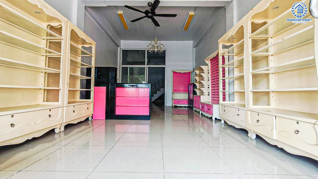 *****บ้าน 3 ชั้นมือสอง อาคารพาณิชย์พัทยา-เขาน้อย เนื้อที่ 26.70 ตร.ว. ฟังก์ชัน 3 ห้องนอน 3 ห้องน้ำ ภายในสภาพดี เหมาะสำหรับเปิดกิจการ หรือเปิดเป็น Home Office บนทำเลเดินทางสะดวก เชื่อมต่อหลากหลลายเส้นทาง เช่น ถนนบุญสัมพันธ์ ถนนเขาตาโล ถนนสุขุมวิท