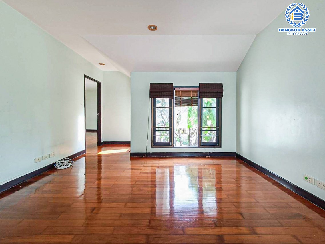 *****บ้านเดี่ยวมือสองกรุงเทพมหานคร โครงการ โนเบิล วานา วัชรพล เนื้อที่กว้างขวางถึง 74.4 ตร.ว. ฟังก์ชัน 3 ห้องนอน 3 ห้องน้ำ 2 ที่จอดรถ แถมฟรี! 4 เครื่องปรับอากาศ 1 เครื่องทำน้ำอุ่น บนทำเลเชื่อมต่อ ถนนรามอินทรา, ถนนนวมินทร์, ถนนคู้บอน ใกล้รถไฟฟ้าสายสีชมพู "สถานีวัชพล" และทางด่วน "จตุโชติ"