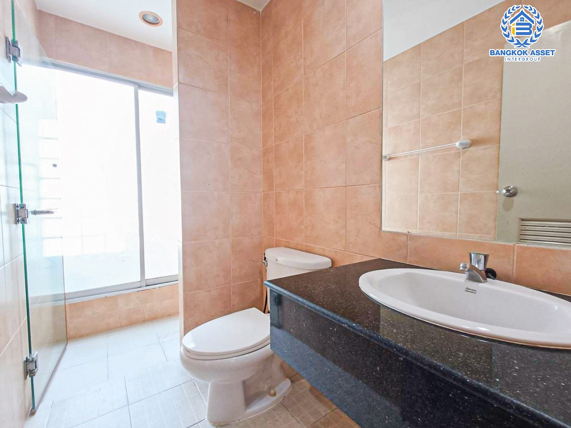 *****บ้านเดี่ยวมือสองกรุงเทพมหานคร โครงการ โนเบิล วานา วัชรพล เนื้อที่กว้างขวางถึง 74.4 ตร.ว. ฟังก์ชัน 3 ห้องนอน 3 ห้องน้ำ 2 ที่จอดรถ แถมฟรี! 4 เครื่องปรับอากาศ 1 เครื่องทำน้ำอุ่น บนทำเลเชื่อมต่อ ถนนรามอินทรา, ถนนนวมินทร์, ถนนคู้บอน ใกล้รถไฟฟ้าสายสีชมพู "สถานีวัชพล" และทางด่วน "จตุโชติ"