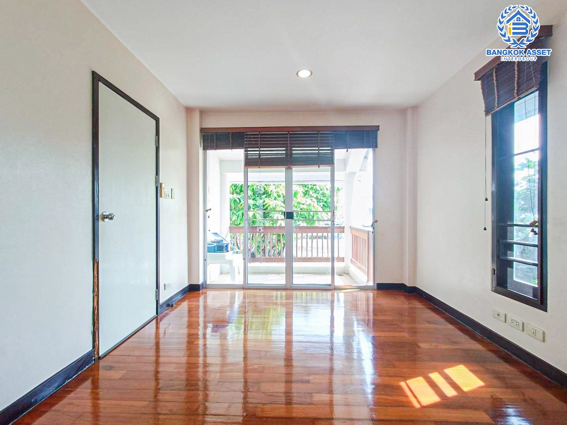 *****บ้านเดี่ยวมือสองกรุงเทพมหานคร โครงการ โนเบิล วานา วัชรพล เนื้อที่กว้างขวางถึง 74.4 ตร.ว. ฟังก์ชัน 3 ห้องนอน 3 ห้องน้ำ 2 ที่จอดรถ แถมฟรี! 4 เครื่องปรับอากาศ 1 เครื่องทำน้ำอุ่น บนทำเลเชื่อมต่อ ถนนรามอินทรา, ถนนนวมินทร์, ถนนคู้บอน ใกล้รถไฟฟ้าสายสีชมพู "สถานีวัชพล" และทางด่วน "จตุโชติ"