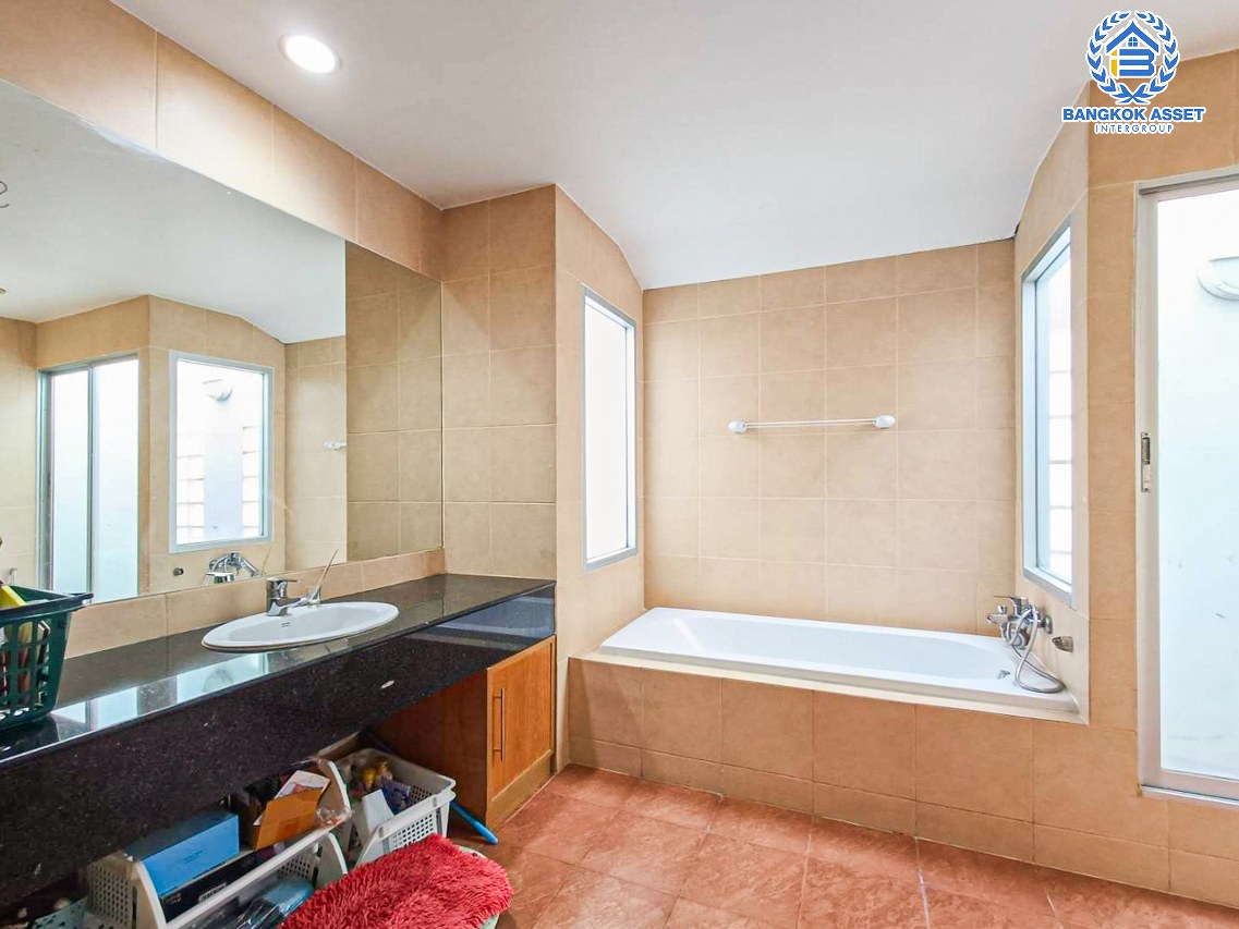 *****บ้านเดี่ยวมือสองกรุงเทพมหานคร โครงการ โนเบิล วานา วัชรพล เนื้อที่กว้างขวางถึง 74.4 ตร.ว. ฟังก์ชัน 3 ห้องนอน 3 ห้องน้ำ 2 ที่จอดรถ แถมฟรี! 4 เครื่องปรับอากาศ 1 เครื่องทำน้ำอุ่น บนทำเลเชื่อมต่อ ถนนรามอินทรา, ถนนนวมินทร์, ถนนคู้บอน ใกล้รถไฟฟ้าสายสีชมพู "สถานีวัชพล" และทางด่วน "จตุโชติ"