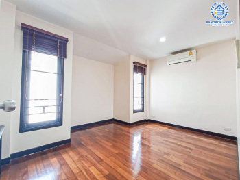 *****บ้านเดี่ยวมือสองกรุงเทพมหานคร โครงการ โนเบิล วานา วัชรพล เนื้อที่กว้างขวางถึง 74.4 ตร.ว. ฟังก์ชัน 3 ห้องนอน 3 ห้องน้ำ 2 ที่จอดรถ แถมฟรี! 4 เครื่องปรับอากาศ 1 เครื่องทำน้ำอุ่น บนทำเลเชื่อมต่อ ถนนรามอินทรา, ถนนนวมินทร์, ถนนคู้บอน ใกล้รถไฟฟ้าสายสีชมพู "สถานีวัชพล" และทางด่วน "จตุโชติ"