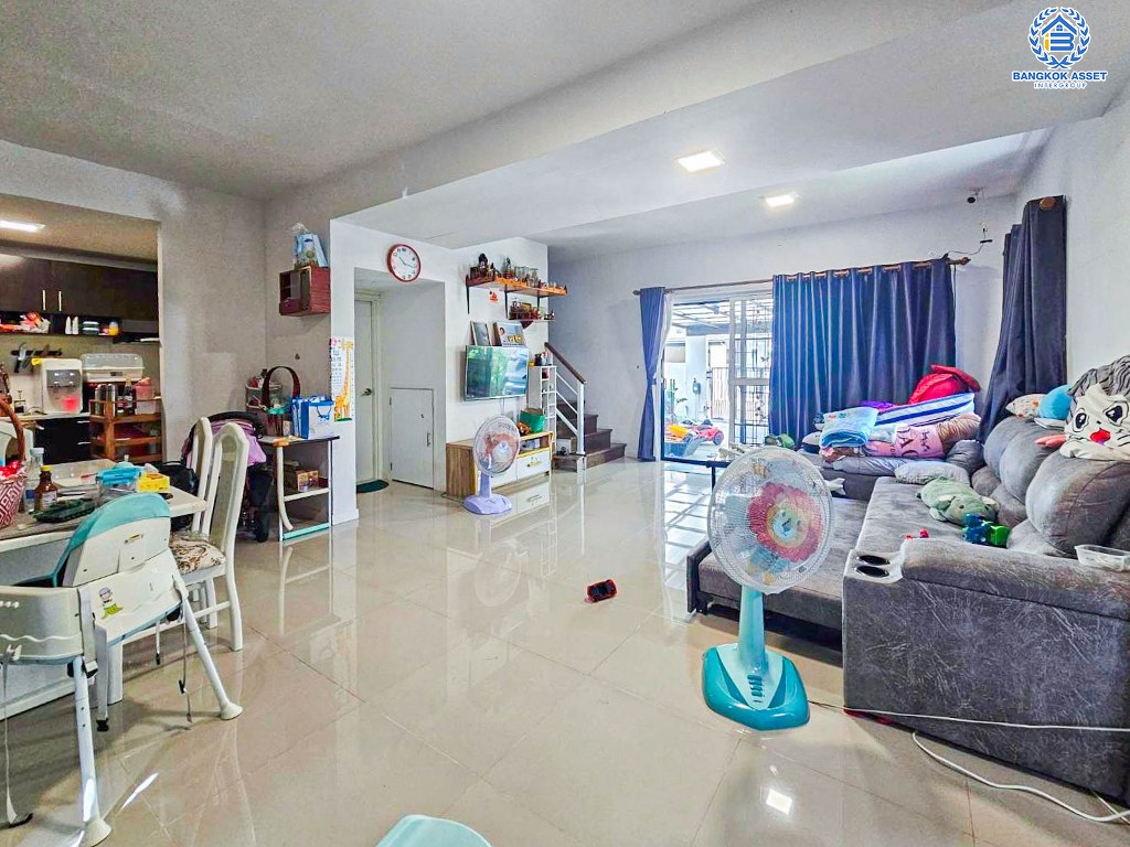 *****บ้านแฝดมือสอง โครงการ เดอะคอนเนค44 กาญจนาภิเษก-กันตนา เนื้อที่ 50.90 ตร.ว. ฟังก์ชัน 3 ห้องนอน 2 ห้องน้ำ 2 ที่จอดรถ บ้านสภาพดีเยี่ยม พร้อมเข้าอยู่ บนทำเลดี เชื่อมต่อถนนบางใหญ่-บางคูลัด ถนนกาญจนาภิเษก ถนนพิชัยเขต ใกล้รถไฟฟ้าสายสีม่วง "สถานีตลาดบางใหญ่" และจุดขึ้นทางด่วน "ศรีรัช"