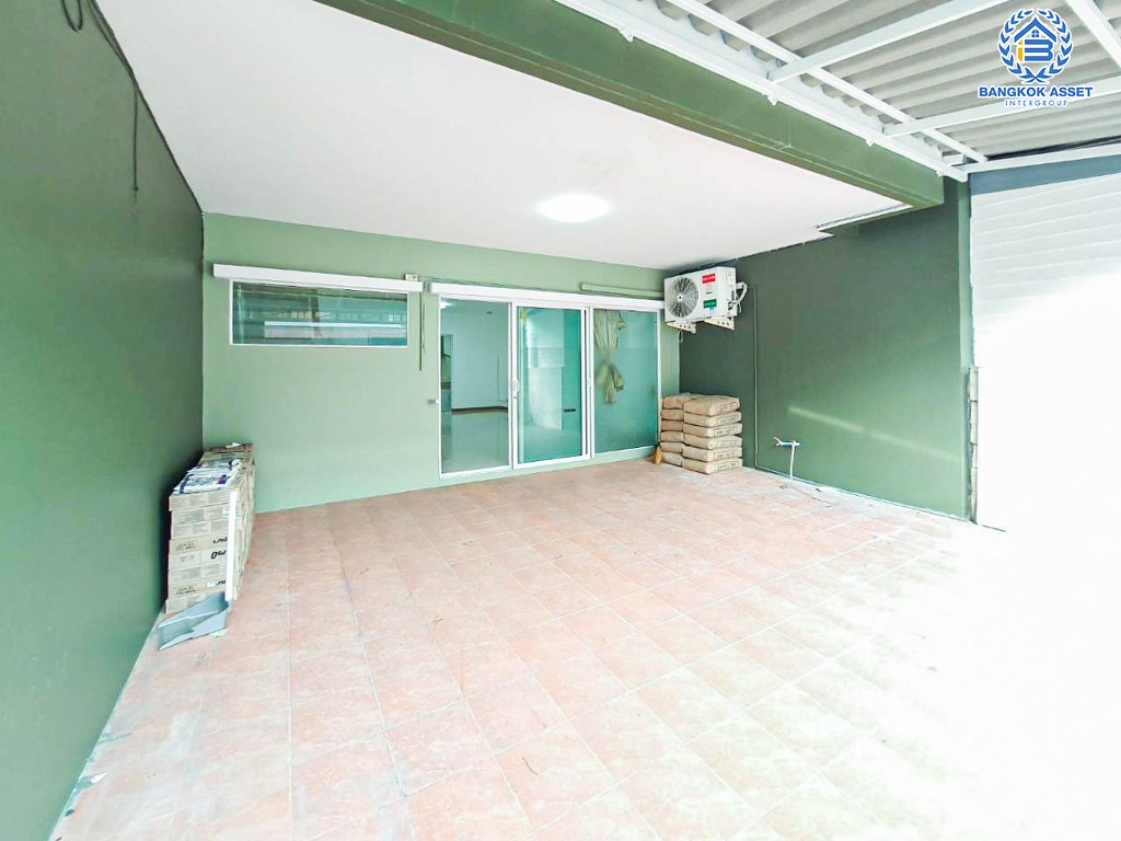 *****ทาวน์เฮ้าส์มือสอง โครงการ เดอะทรัสต์ ทาวน์ ราชพฤกษ์-รัตนาธิเบศร์ เนื้อที่ 19.80 ตร.ว. ฟังก์ชัน 3 ห้องนอน 2 ห้องน้ำ 2 ที่จอดรถ บนทำเลเดินทางสะดวก เชื่อมต่อถนนราชพฤกษ์ ถนนกาญจนาภิเษก ถนนรัตนาธิเบศร์ ใกล้รถไฟฟ้าสายสีม่วง "สถานีบางรักน้อยท่าอิฐ" และจุดขึ้นทางด่วน "ศรีรัช"