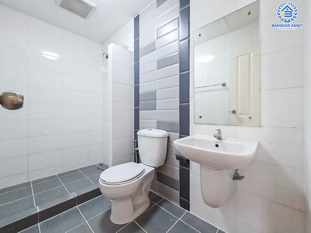 *****ทาวน์เฮ้าส์มือสอง โครงการ เดอะทรัสต์ ทาวน์ ราชพฤกษ์-รัตนาธิเบศร์ เนื้อที่ 19.80 ตร.ว. ฟังก์ชัน 3 ห้องนอน 2 ห้องน้ำ 2 ที่จอดรถ บนทำเลเดินทางสะดวก เชื่อมต่อถนนราชพฤกษ์ ถนนกาญจนาภิเษก ถนนรัตนาธิเบศร์ ใกล้รถไฟฟ้าสายสีม่วง "สถานีบางรักน้อยท่าอิฐ" และจุดขึ้นทางด่วน "ศรีรัช"