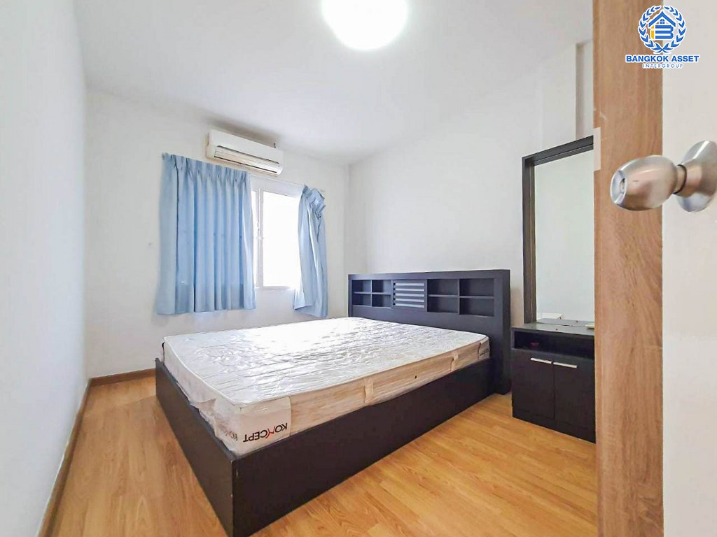 *****ทาวน์เฮ้าส์มือสอง โครงการ เดอะทรัสต์ ทาวน์ ราชพฤกษ์-รัตนาธิเบศร์ เนื้อที่ 19.80 ตร.ว. ฟังก์ชัน 3 ห้องนอน 2 ห้องน้ำ 2 ที่จอดรถ บนทำเลเดินทางสะดวก เชื่อมต่อถนนราชพฤกษ์ ถนนกาญจนาภิเษก ถนนรัตนาธิเบศร์ ใกล้รถไฟฟ้าสายสีม่วง "สถานีบางรักน้อยท่าอิฐ" และจุดขึ้นทางด่วน "ศรีรัช"