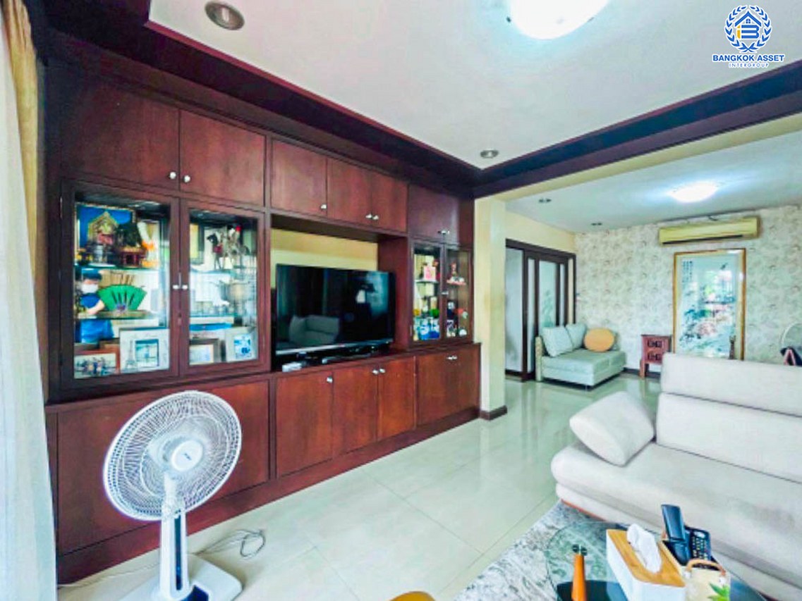 *****บ้านเดี่ยวมือสองกรุงเทพมหานคร โครงการ อิมพิเรียลพาร์ค เฉลิมพระเกียรติ ร.9 เนื้อที่กว้าง 51.7 ตร.ว. ฟังก์ชัน 3 ห้องนอน 2 ห้องน้ำ 2 ที่จอดรถ บ้านสภาพดี บนทำเลใกล้สนามบินสุวรรณภูมิ, รถไฟฟ้าสายสีเหลือง "สถานีศรีอุดม" และจุดขึ้นทางด่วน "พระราม 9"